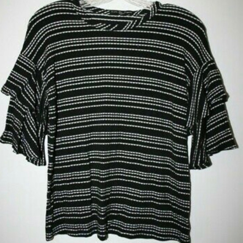 Kim and Cami flutter sleeve top. Black/white. S